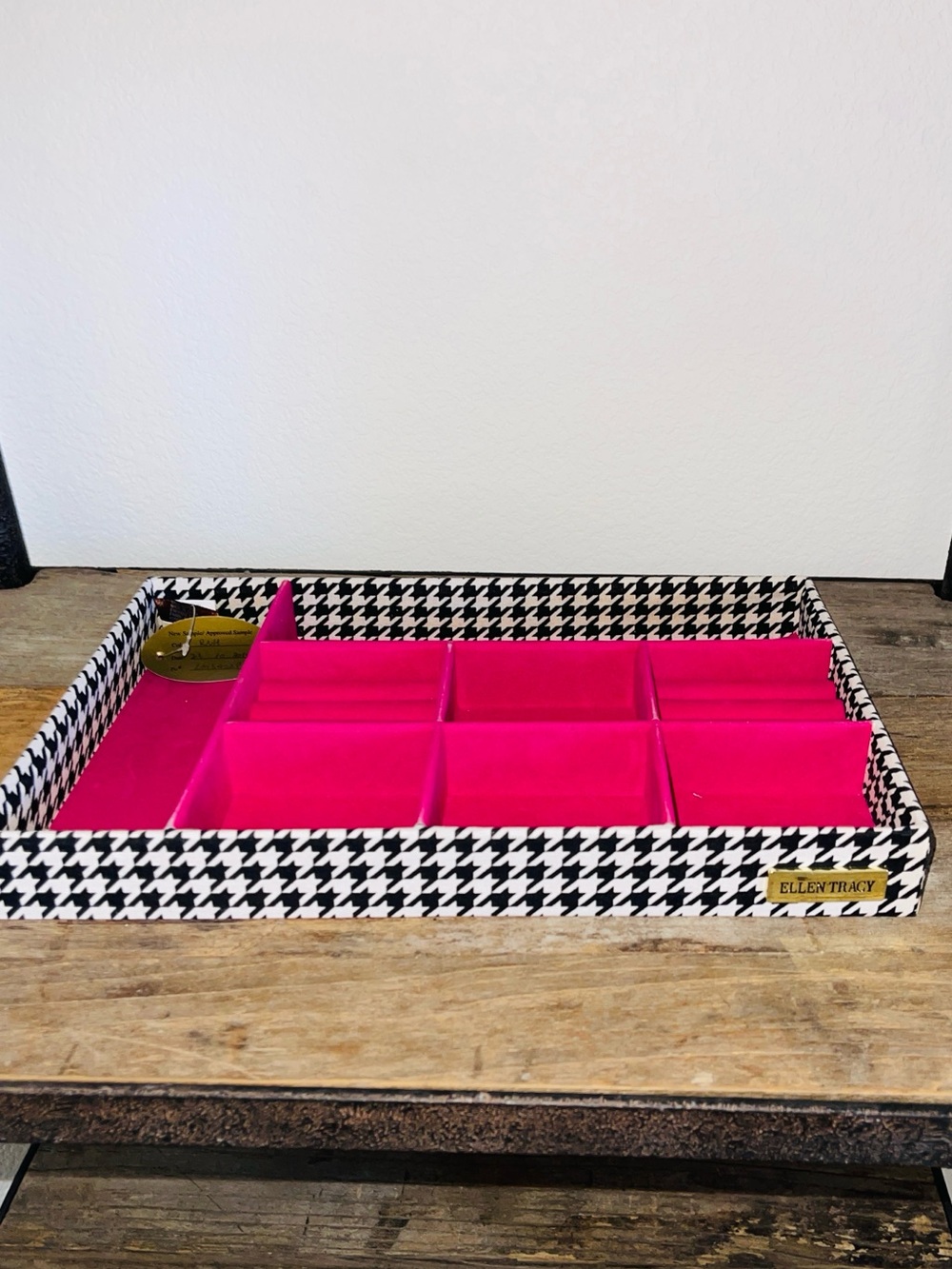 Ellen Tracy Houndstooth Jewelry Tray with Hot Pink Interior NEW